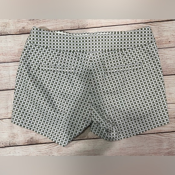 J.Crew Chino Stretch City Fit Lt. Green & White Geo Print Shorts Size 2 - Picture 3 of 5